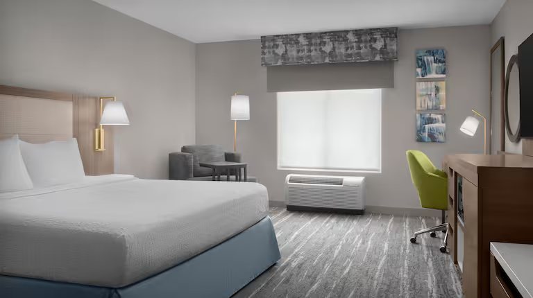 Hampton Inn Ithaca — Guest room