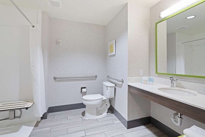 Hampton Inn Jacksonville I 10 West — Bathroom