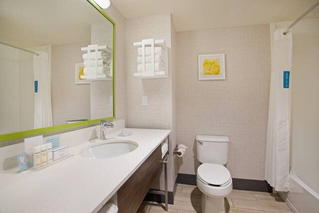 Hampton Inn Jacksonville I 295 East Baymeadows — Bathroom