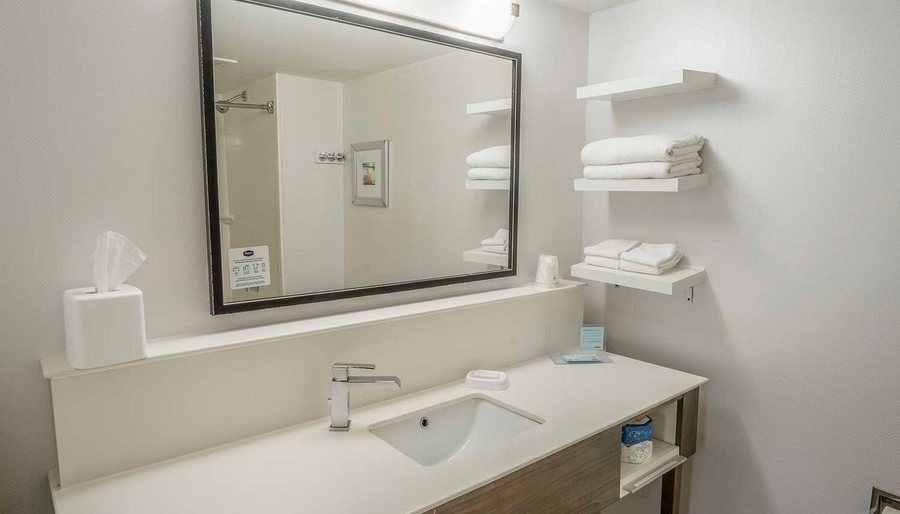 Hampton Inn Jacksonville South I 95 At JTB — Bathroom