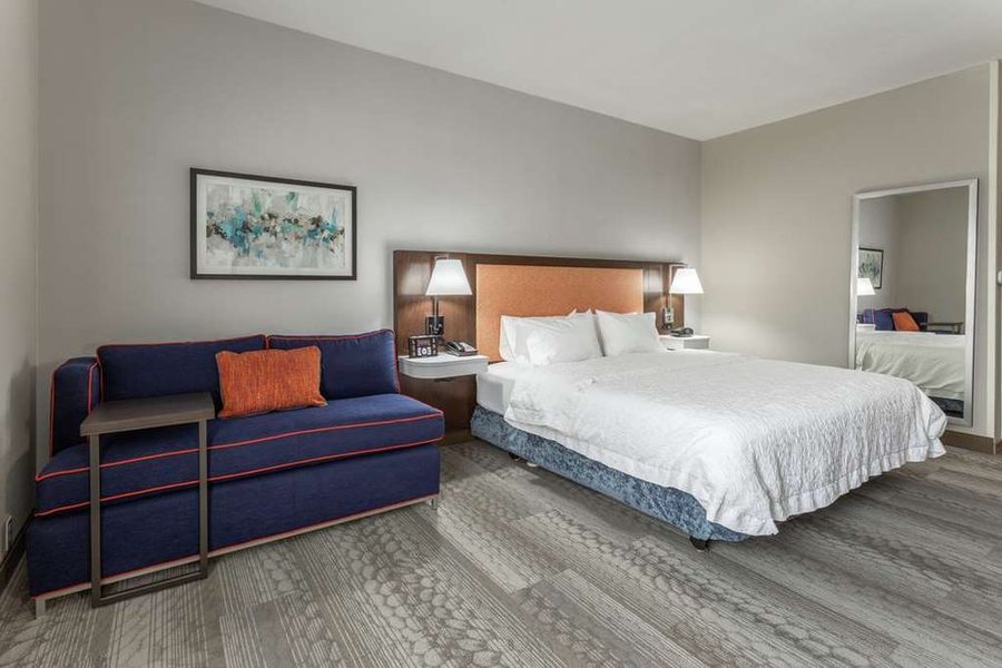 Hampton Inn Jefferson City At Capital Mall — Guest room