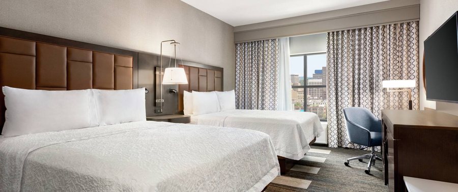 Hampton Inn Kansas City Downtown Financial District — Guest room