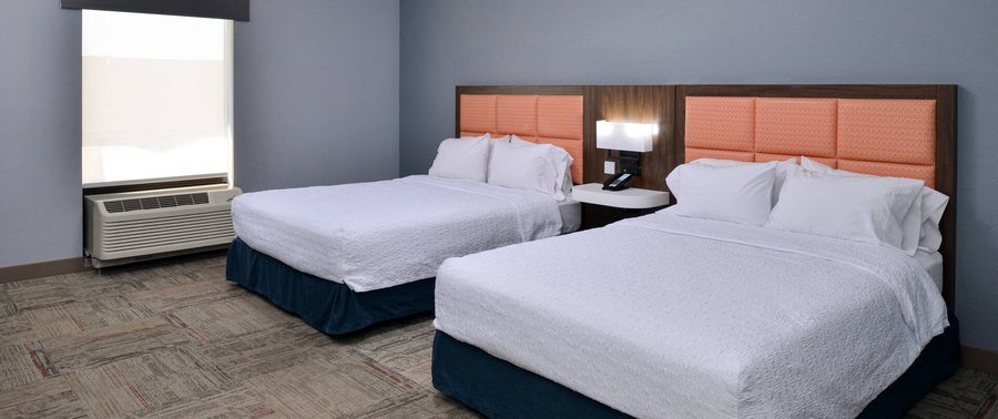 Hampton Inn Kansas City Northeast — Guest room