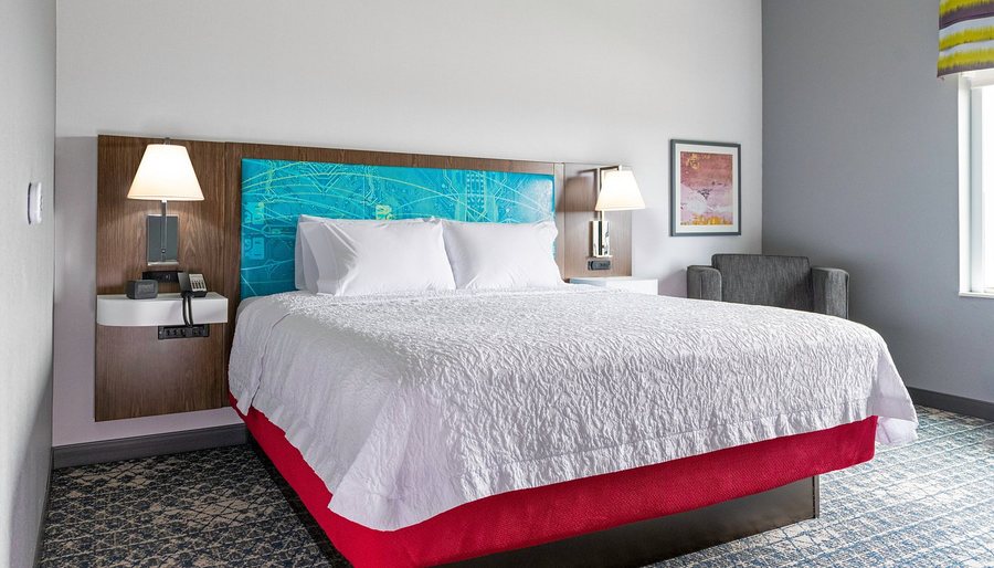 Hampton Inn Kansas City Southeast — Guest room