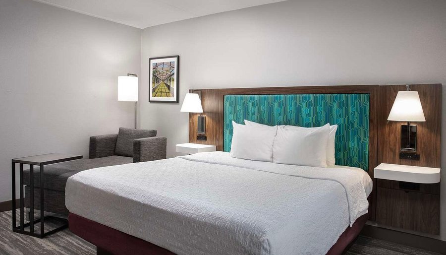 Hampton Inn Kingsland — Guest room