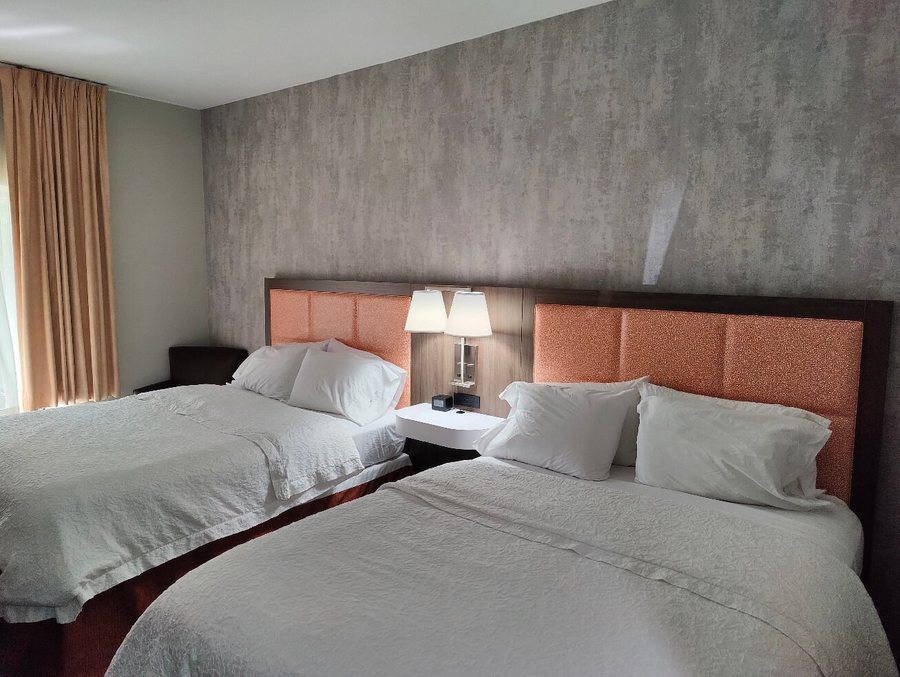 Hampton Inn Knoxville West At Cedar Bluff — Guest room