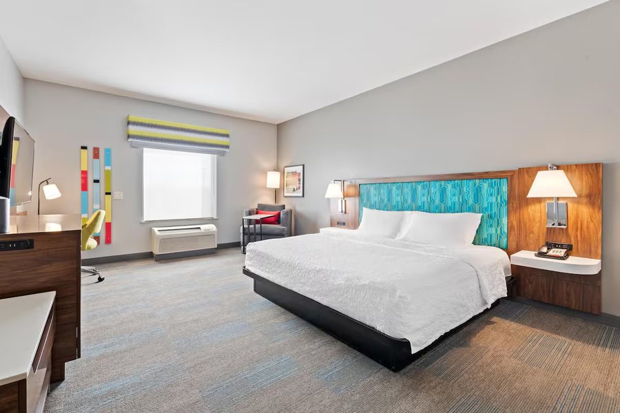 Hampton Inn La Junta — Guest room