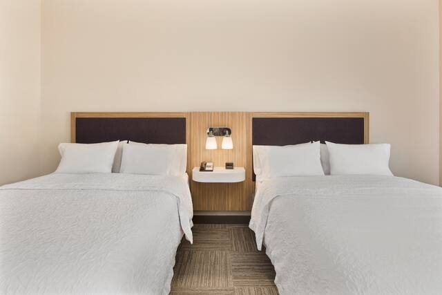 Hampton Inn Lagrange Near Callaway Gardens — Guest room