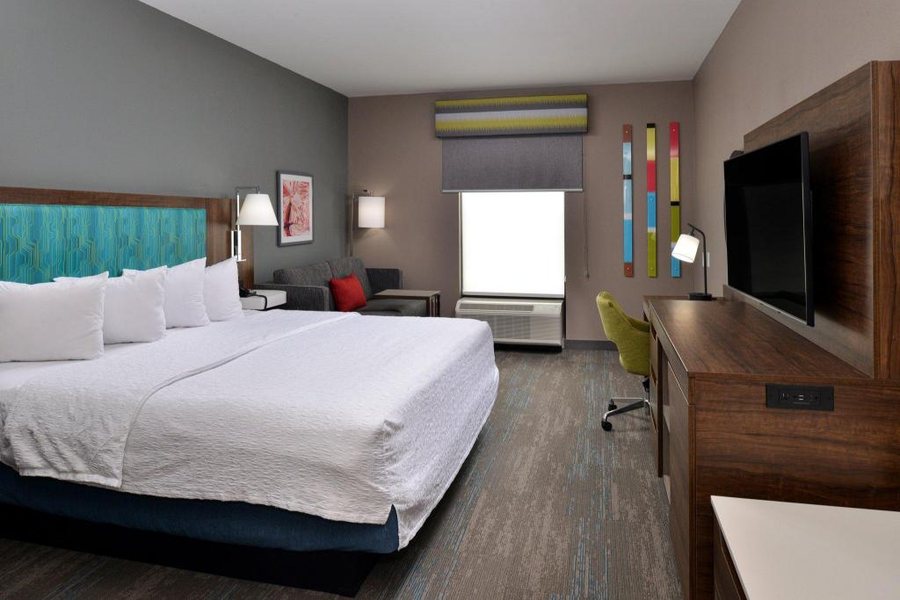 Hampton Inn Laplace — Guest room