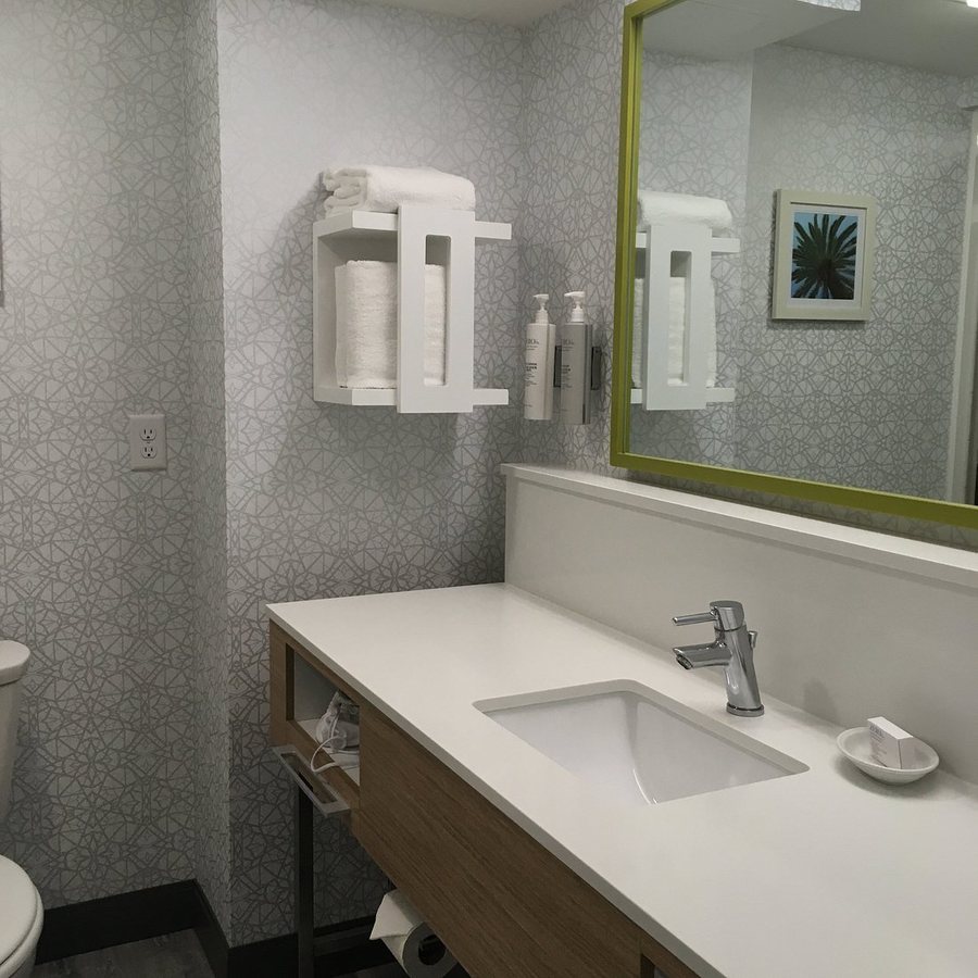 Hampton Inn Las Vegas Summerlin — Bathroom