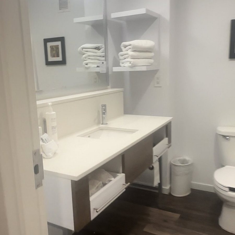 Hampton Inn Lehi Thanksgiving Point — Bathroom