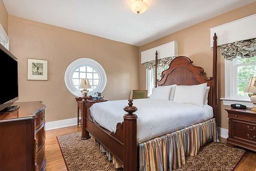 Hampton Inn Lexington Historic District — Guest room