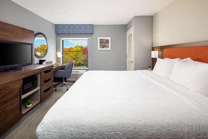 Hampton Inn Lexington South Keeneland Airport — Guest room