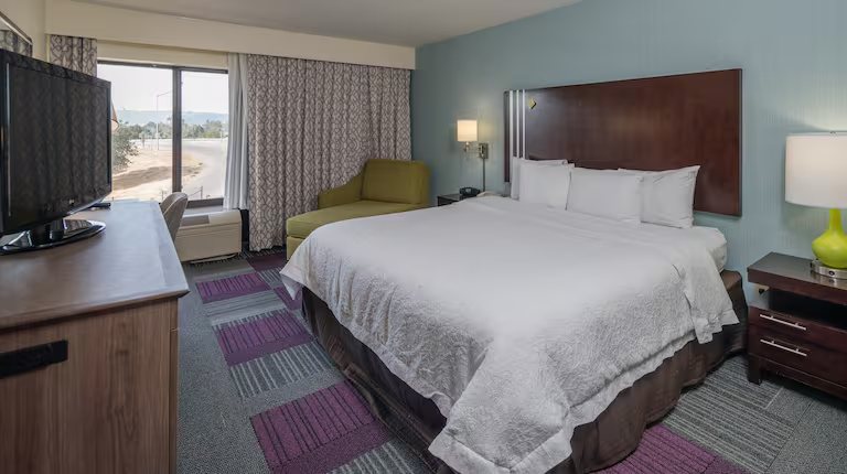 Hampton Inn Livermore — Guest room