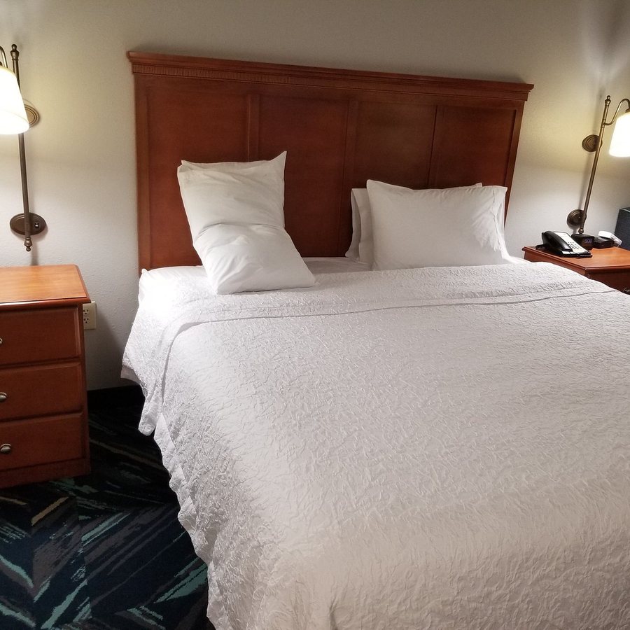 Hampton Inn Louisville north clarksville — Guest room