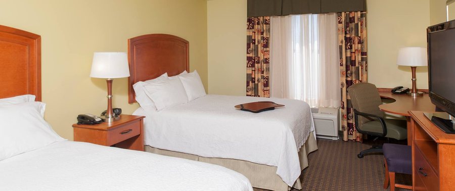 Hampton Inn Macomb — Guest room