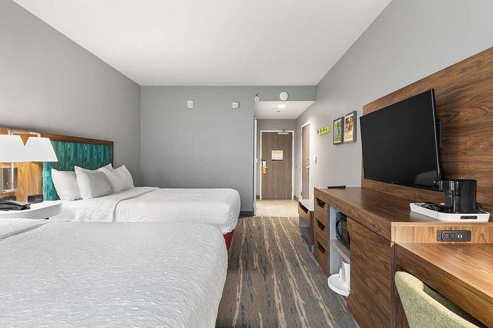 Hampton Inn Madison — Guest room