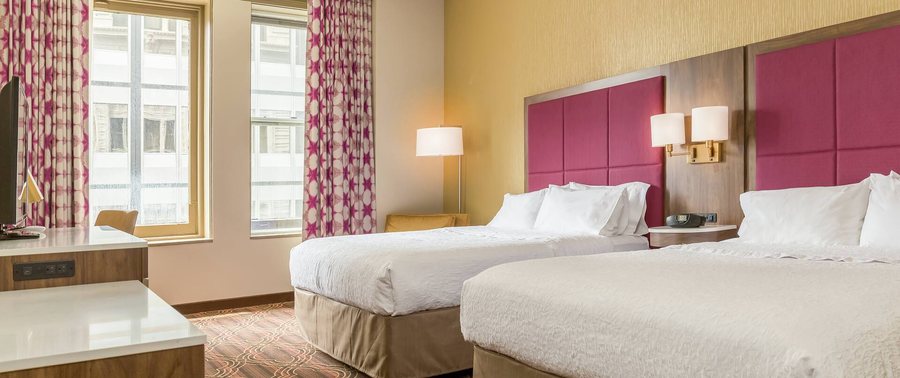 Hampton Inn Majestic Chicago Theatre District — Guest room