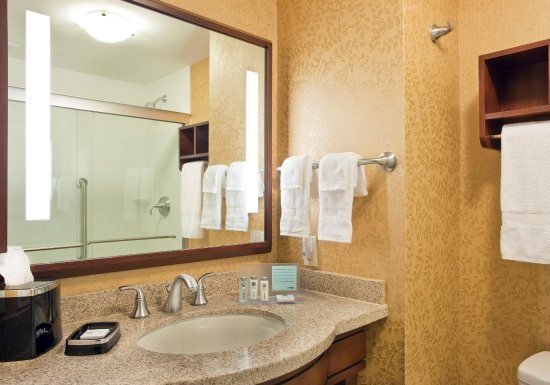 Hampton Inn Manhattan Grand Central New York City New York — Bathroom