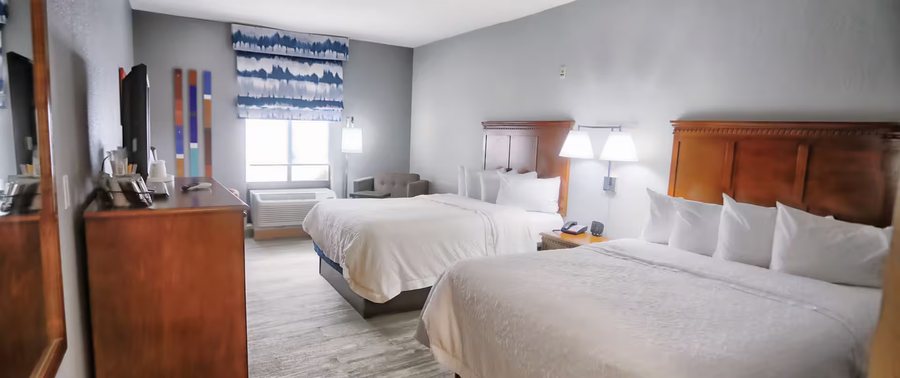 Hampton Inn Marion — Guest room