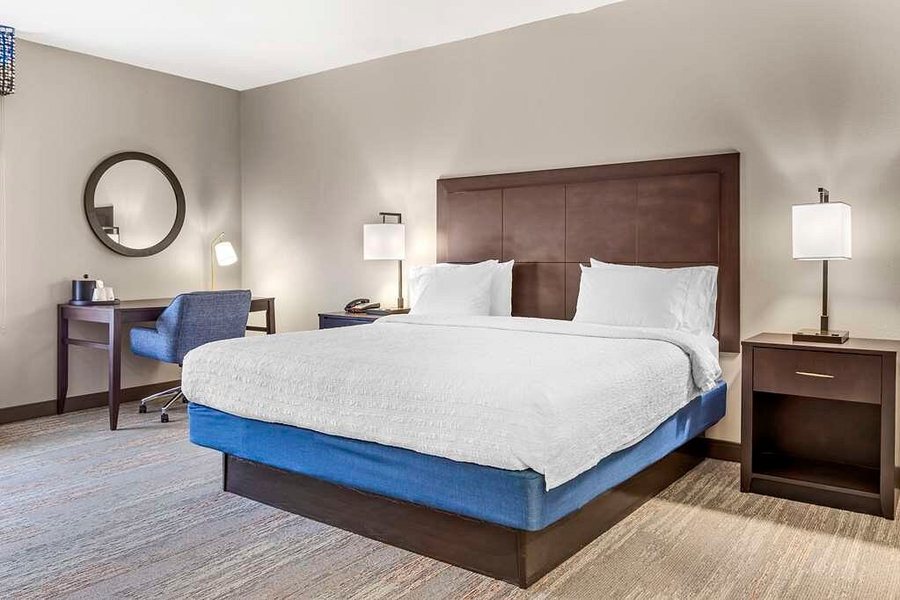 Hampton Inn Mebane — Guest room