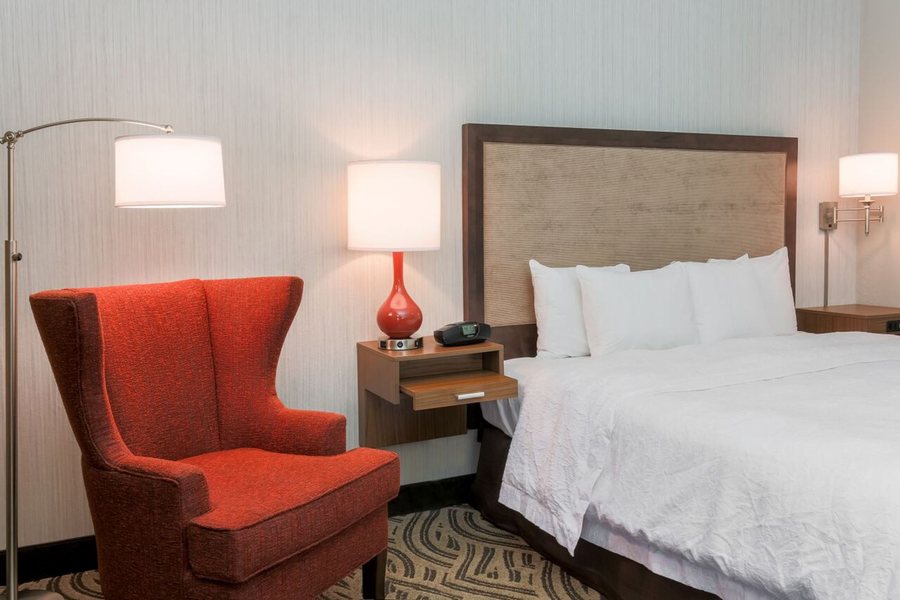 Hampton Inn Memphis Southwind — Guest room