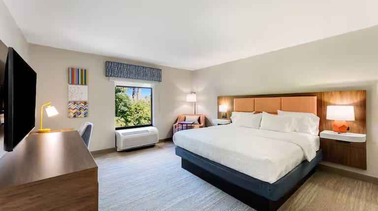 Hampton Inn Milford — Guest room