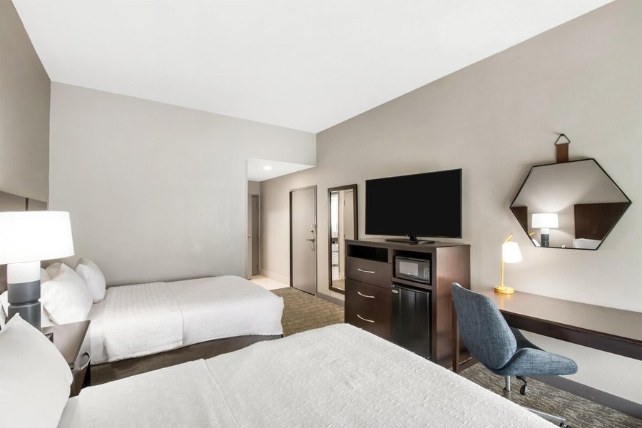 Hampton Inn Milledgeville — Guest room