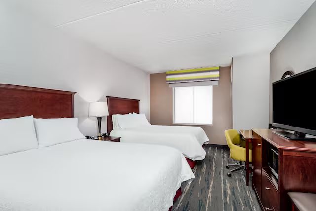 Hampton Inn Minneapolis Eagan — Guest room
