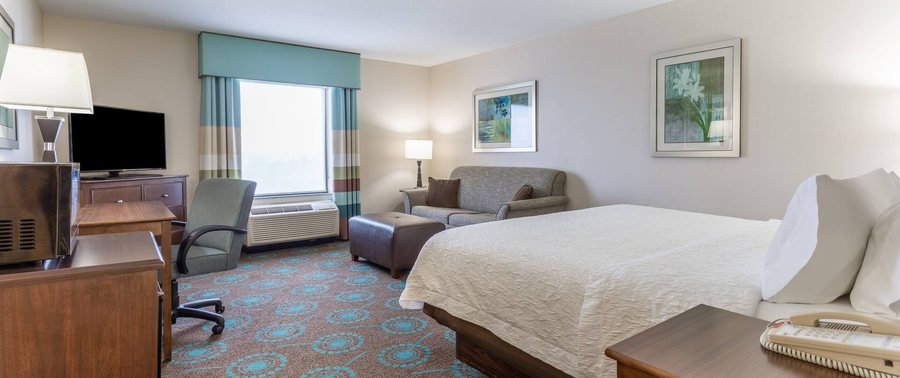Hampton Inn Minneapolis Shakopee — Guest room