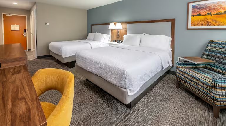 Hampton Inn Mitchell — Guest room