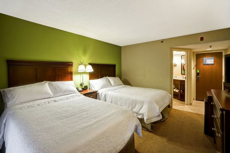 Hampton Inn Morgantown — Guest room
