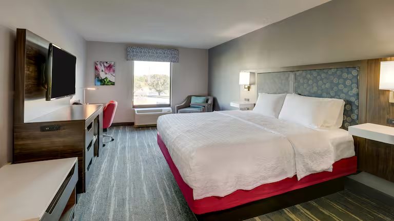 Hampton Inn Moultrie — Guest room