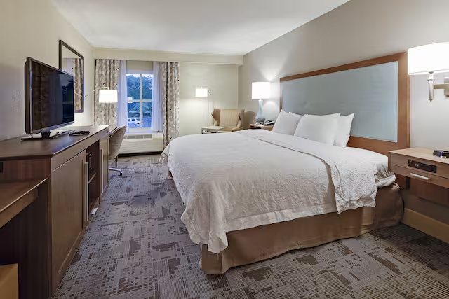 Hampton Inn Myrtle Beach Broadway at the Beach — Guest room