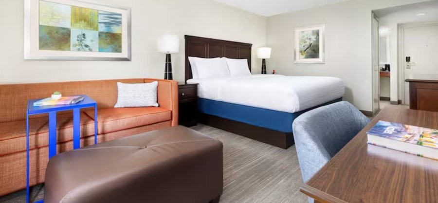 Hampton Inn Naples Central — Guest room