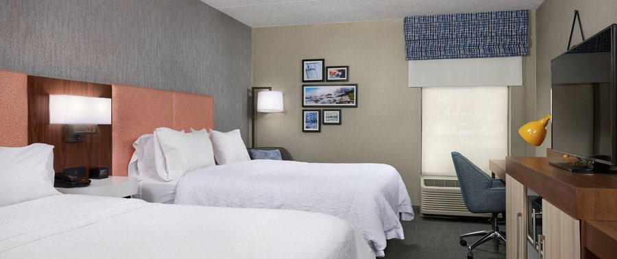 Hampton Inn Niagara Falls — Guest room