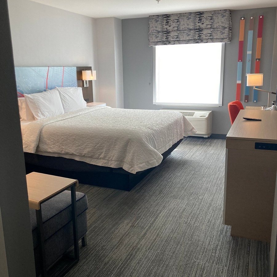 Hampton Inn Oakland Downtown City Center — Guest room