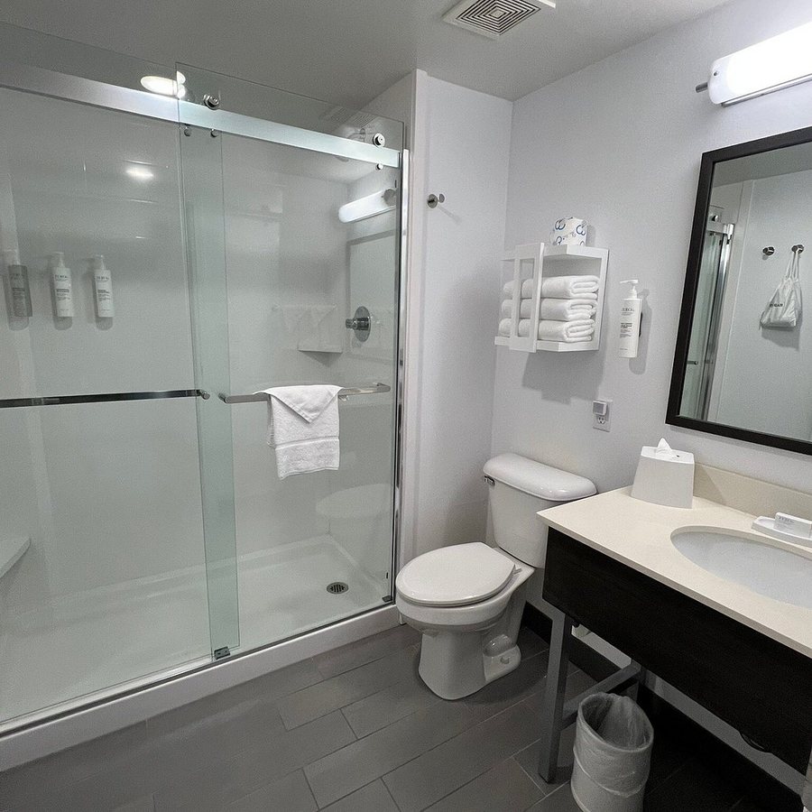 Hampton Inn Oklahoma City Northwest — Bathroom