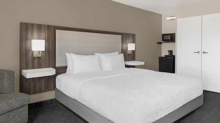Hampton Inn Olathe — Guest room