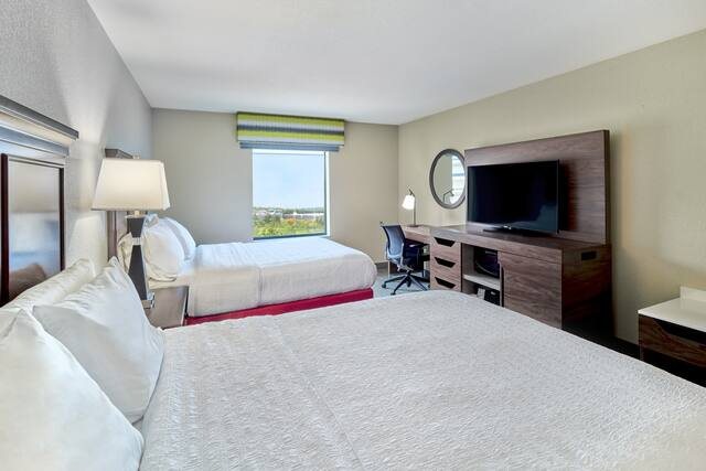 Hampton Inn Omaha Midtown Aksarben Area — Guest room