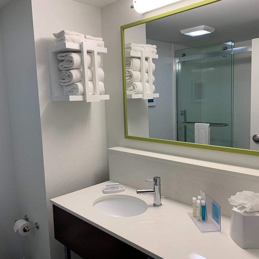 Hampton Inn Orlando maingate South — Bathroom