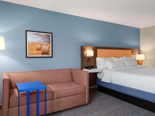 Hampton Inn Ottawa starved Rock Area — Guest room