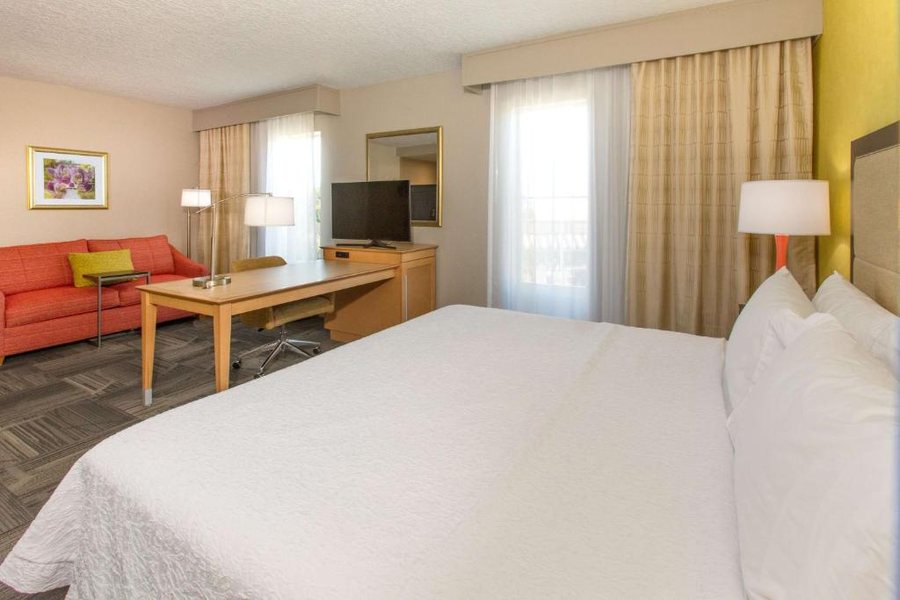Hampton Inn Palatka — Guest room