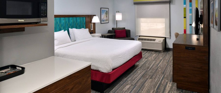 Hampton Inn Panama City Beach — Guest room