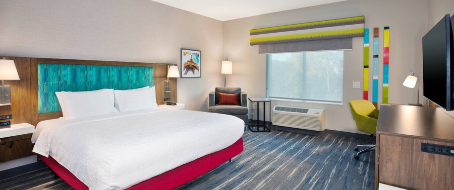 Hampton Inn Paris — Guest room