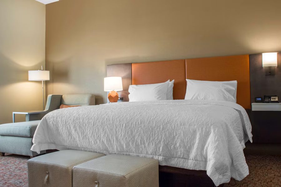 Hampton Inn Parker — Guest room