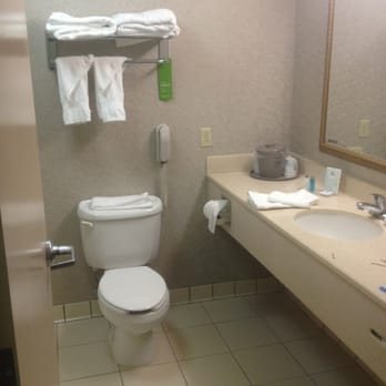 Hampton Inn Parsippany — Bathroom
