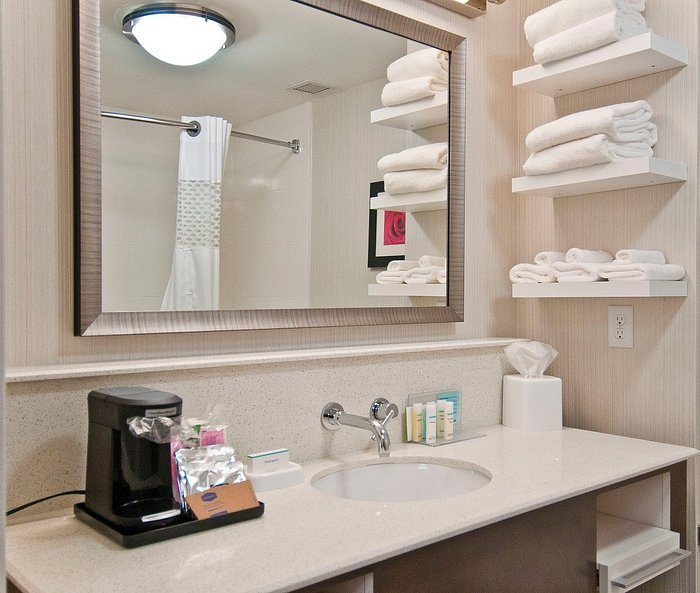 Hampton Inn Pawley s Island — Bathroom