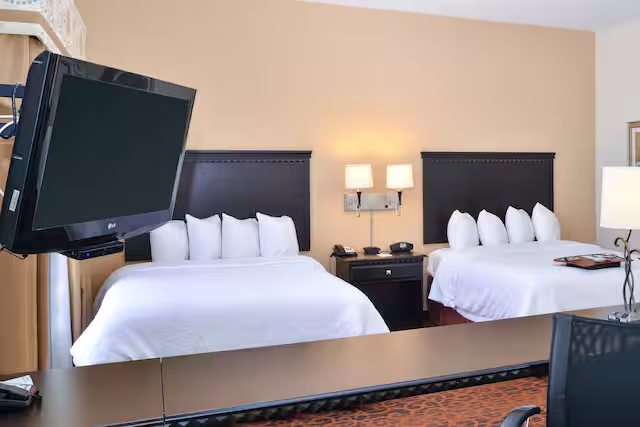 Hampton Inn Pecos — Guest room