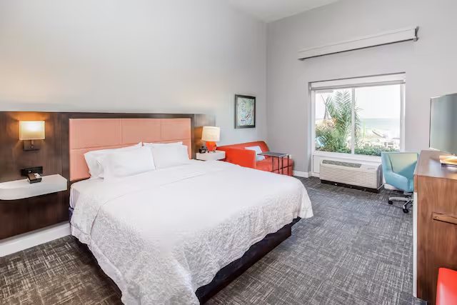 Hampton Inn Pensacola Beach — Guest room